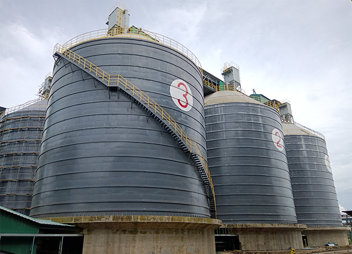 Large welded steel silo