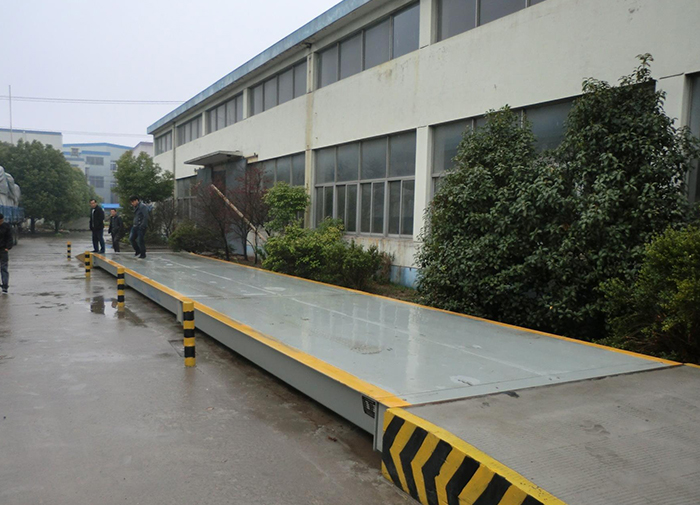 Electronic truck scale weighing system