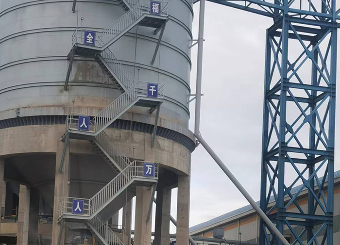 Alumina steel silo
