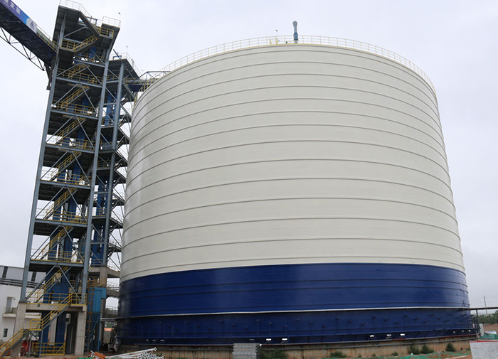 Fly ash silo