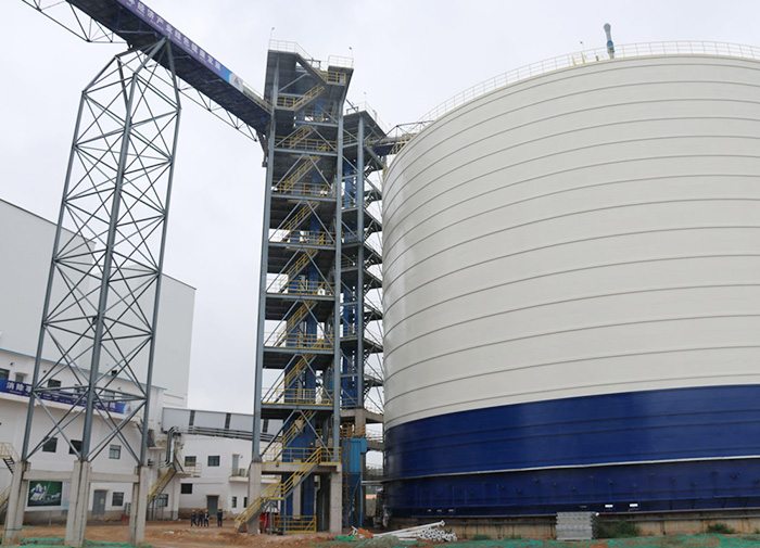 Fly ash silo