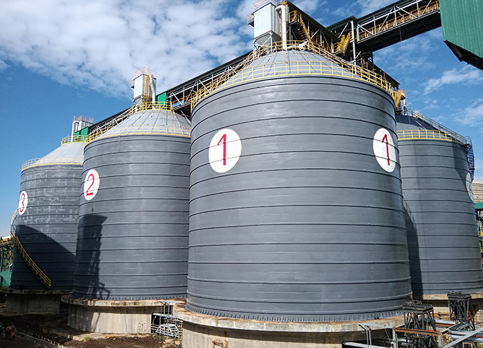 Fly ash silo