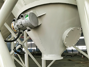 Hopper bottom silo discharging
