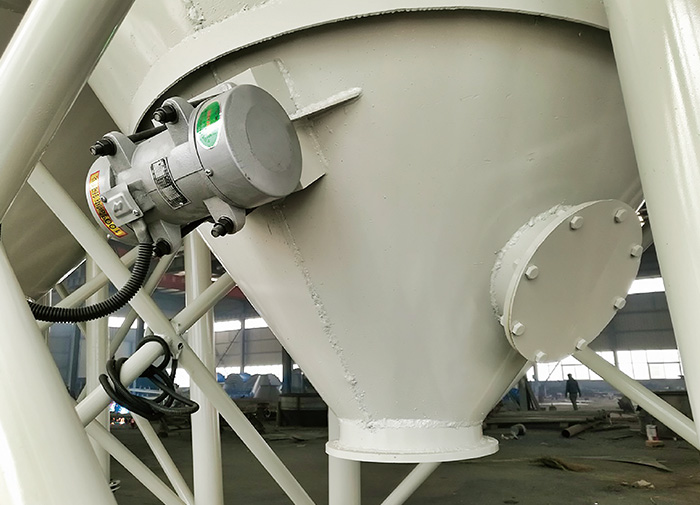 Hopper bottom silo discharging
