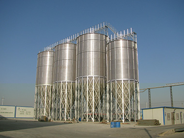 Plastic particle steel silo
