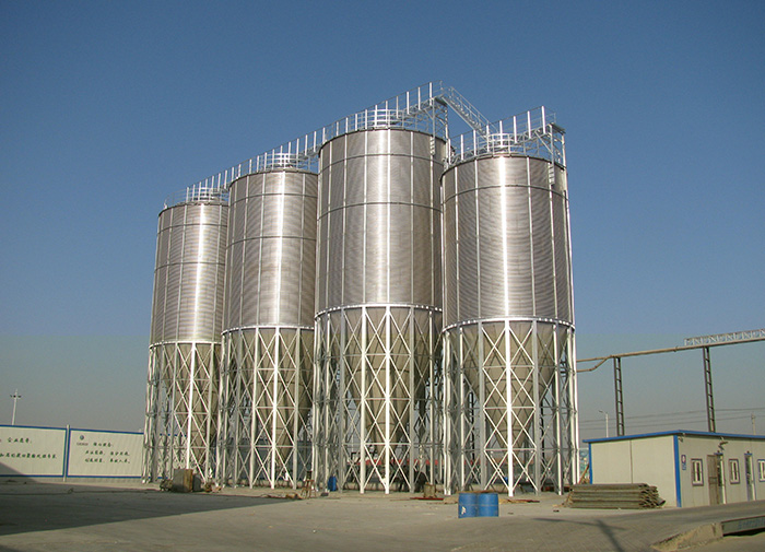 Plastic particle steel silo