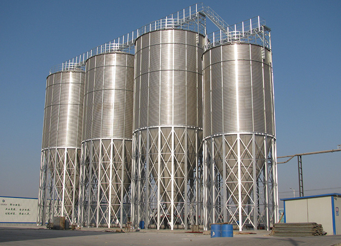 Plastic particle steel silo