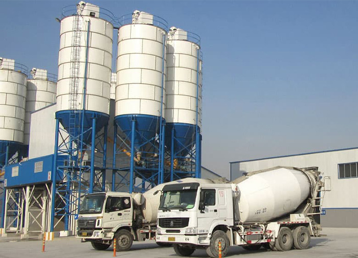 Small bolted steel silo
